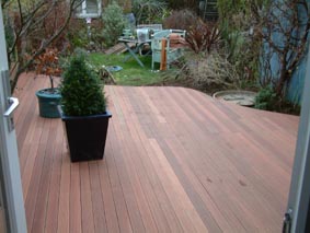 garden design Deck in redwood