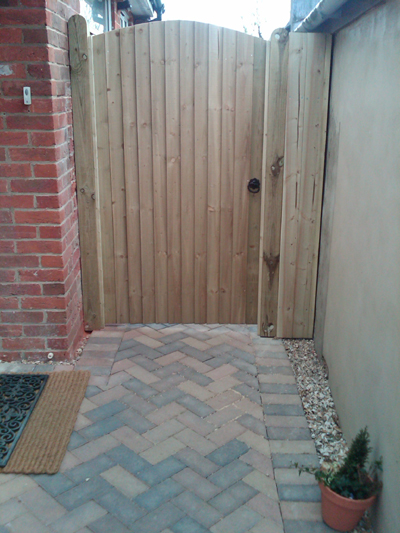 gate_block_paved_path_herring_bone_pattern_bognor.jpg