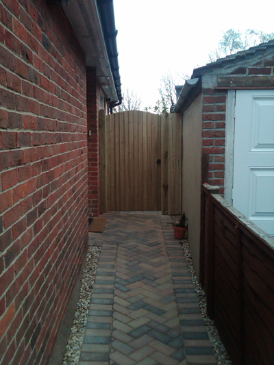 gate_curved_top_woodern_block_paved_path_herring_bone_pattern_bognor.jpg