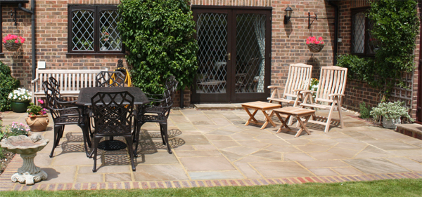 indian_sandstone_octagon_pattern_patio_brick_edging_pulboriugh.jpg