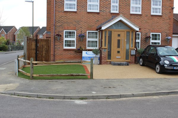 resin bound driveway with chestnut rail fence columbine road rustinton BN176UX 16 2548